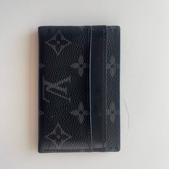 Selling a Louise Vuitton card holder item is in good shape. Will come with box - Picture 10 of 10